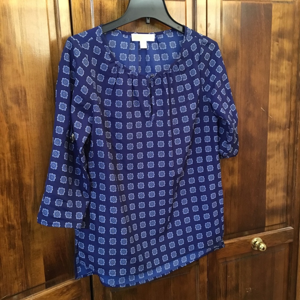 Michael Kors blouse, size S, neck front button, ribbon ties to roll up sleeves